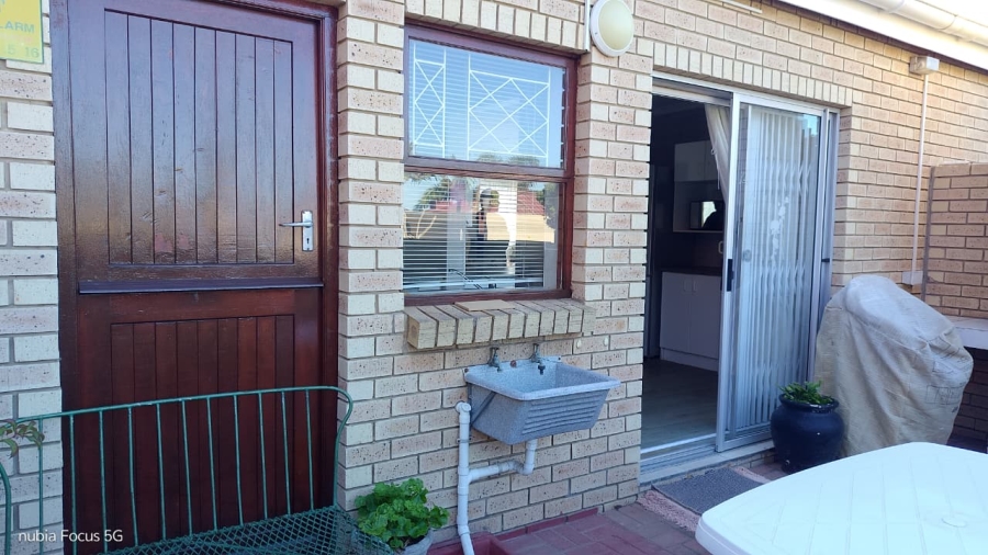 2 Bedroom Property for Sale in Ferreira Town Eastern Cape